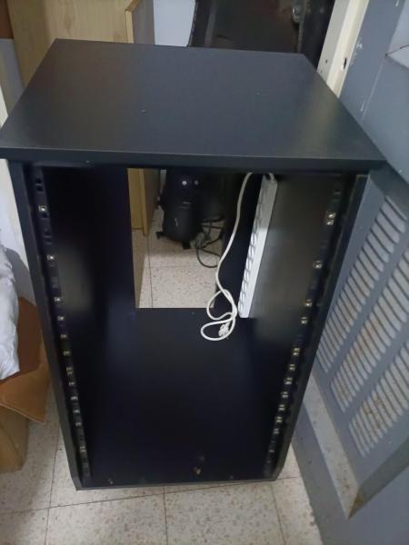 עגלת rack 18U.